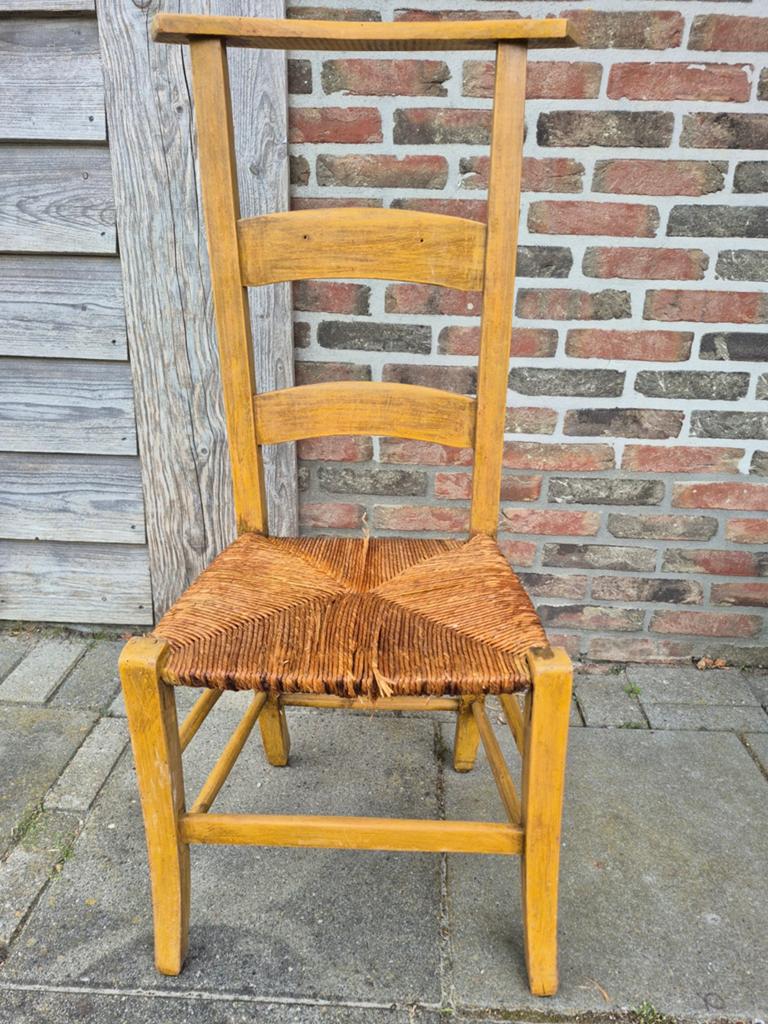 Vintage houten bidstoeltje met rieten zitting, Huis en Inrichting, Stoelen, Ophalen of Verzenden, Gebruikt, Bruin, Eén