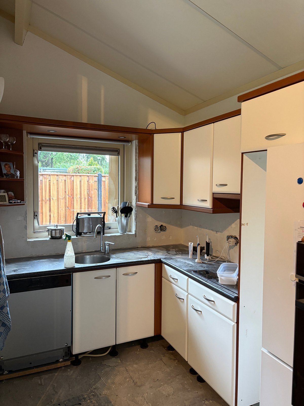 Keller keuken, complete keuken zonder apparatuur., Ophalen, Dubbelwandige keuken, Crème, Composiet