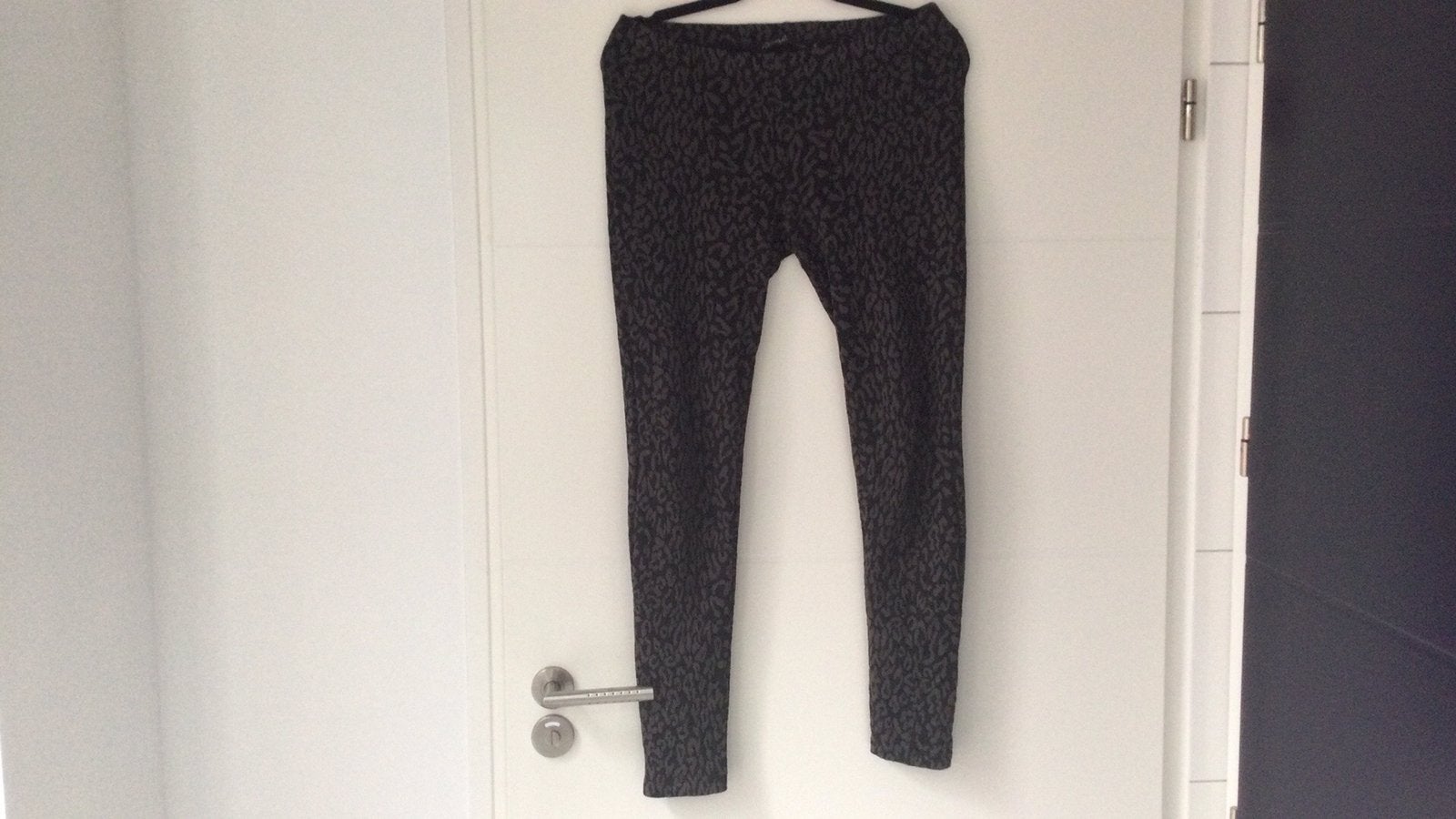 She Dares grijze Panter huisbroek maat M, Kleding | Dames, Maat 38/40 (M), Ophalen of Verzenden, Zo goed als nieuw, Grijs
