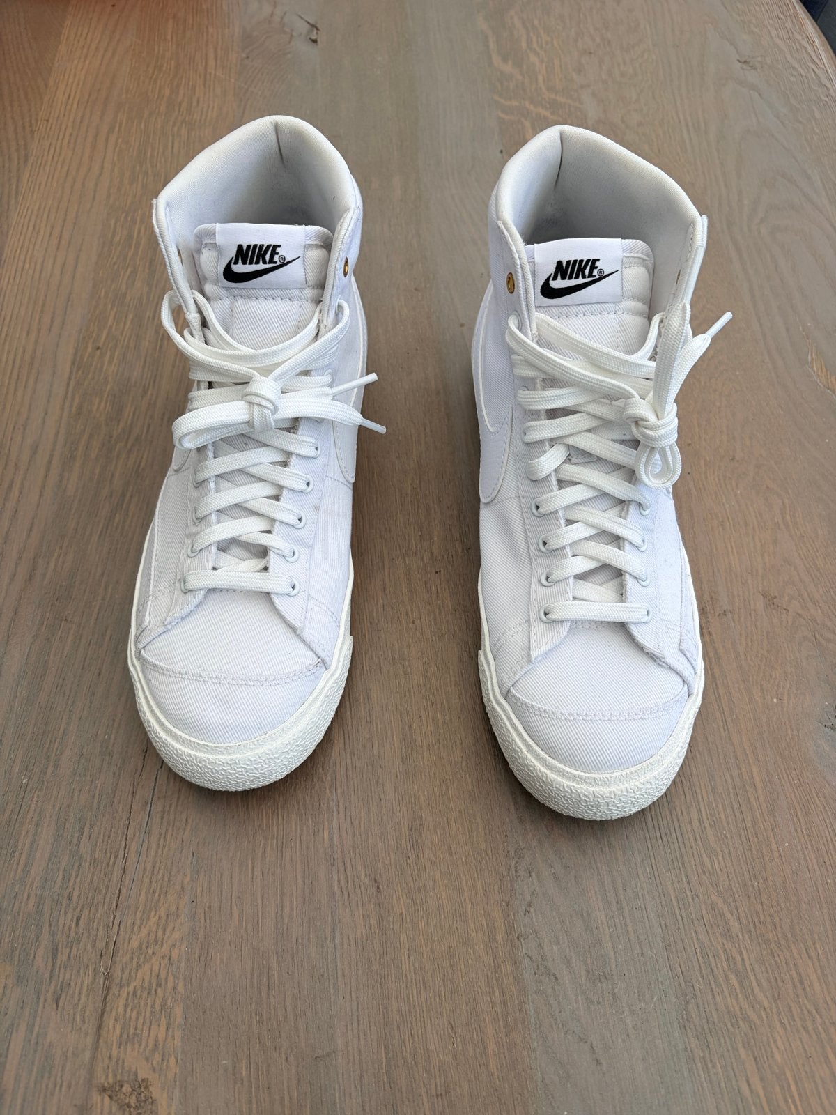 Nike sneaker, Blazer Mid '77 Canvas, Wit, Ophalen of Verzenden, Sneakers of Gympen, Zo goed als nieuw