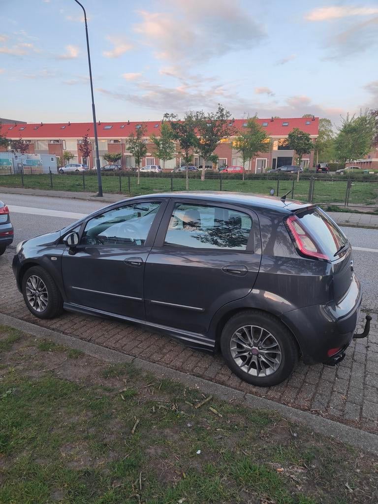Mooie Fiat Punto 1.3 Met veel opties 5DR 2011, Auto's, Voorwielaandrijving, 28 km/l, 4 cilinders, 400 kg
