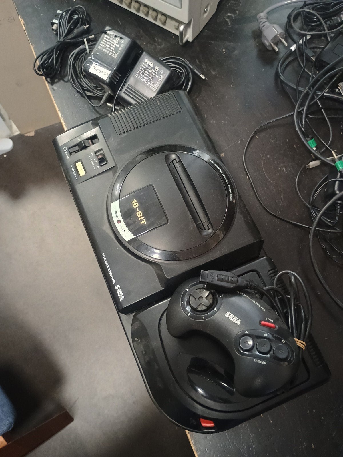Sega Mega Drive 1 & Mega CD met kabels, Ophalen, Gebruikt, Met 1 controller, Mega Drive