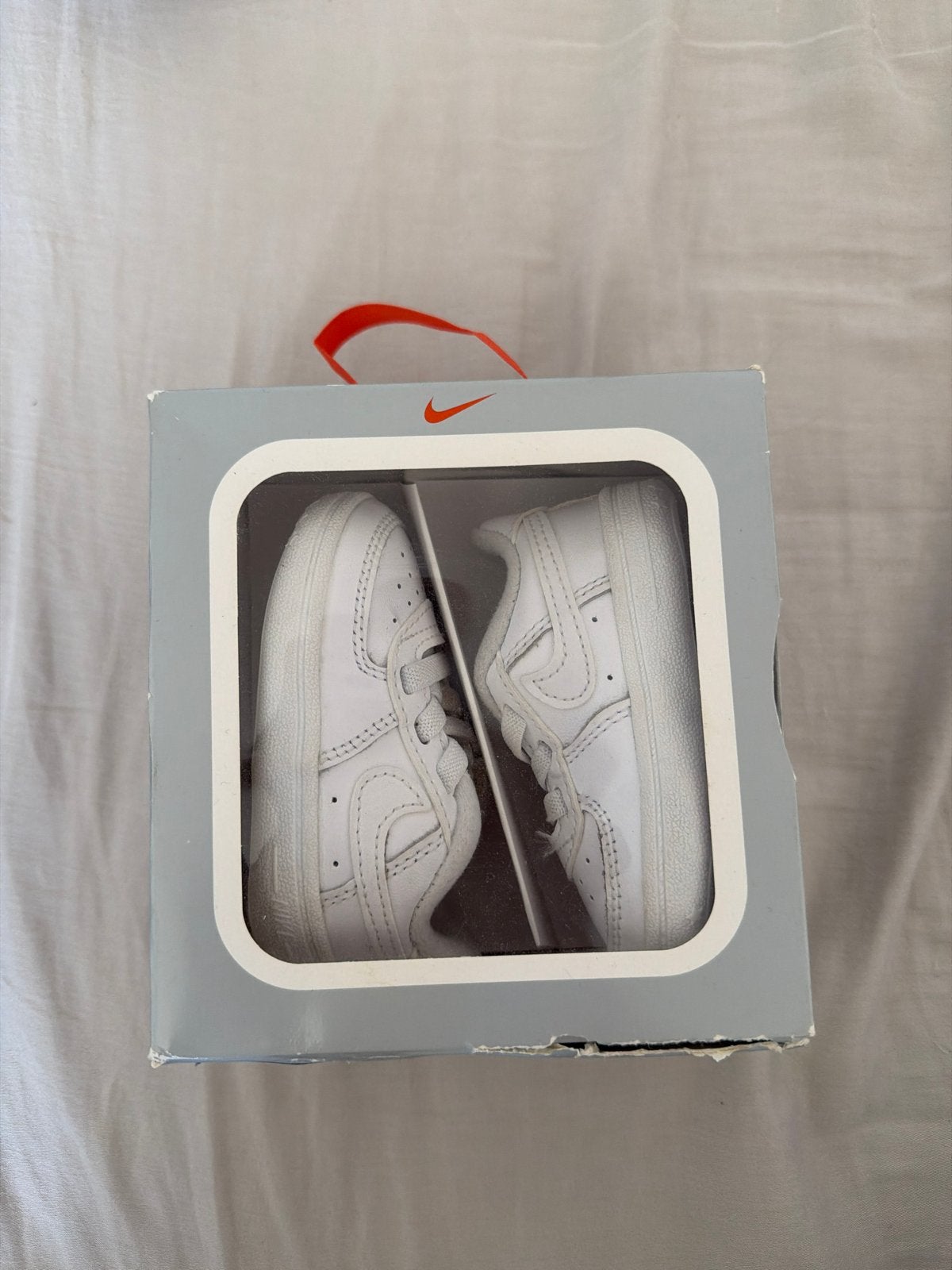 Nieuwe Nike Force 1 Crib schoentjes - Doos beschadigd, Kinderen en Baby's, Ophalen of Verzenden, Nieuw, Jongen of Meisje, Schoenen
