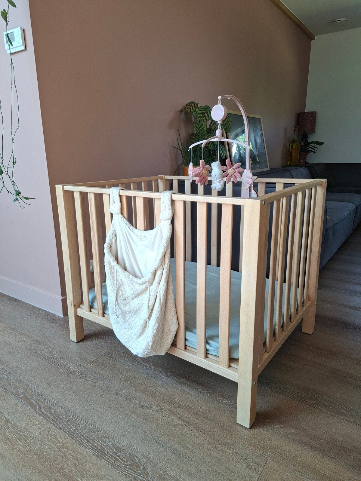 Houten Bopita box met boxmatras + verhoger, Ophalen, Gebruikt, Vierkant, In hoogte verstelbaar