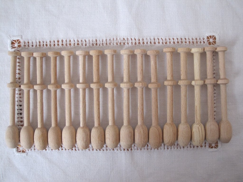 Nieuwe set houten klosjes voor kantklossen (16 stuks), Hobby en Vrije tijd, Kantklossen, Ophalen of Verzenden, Nieuw, Klos(sen)