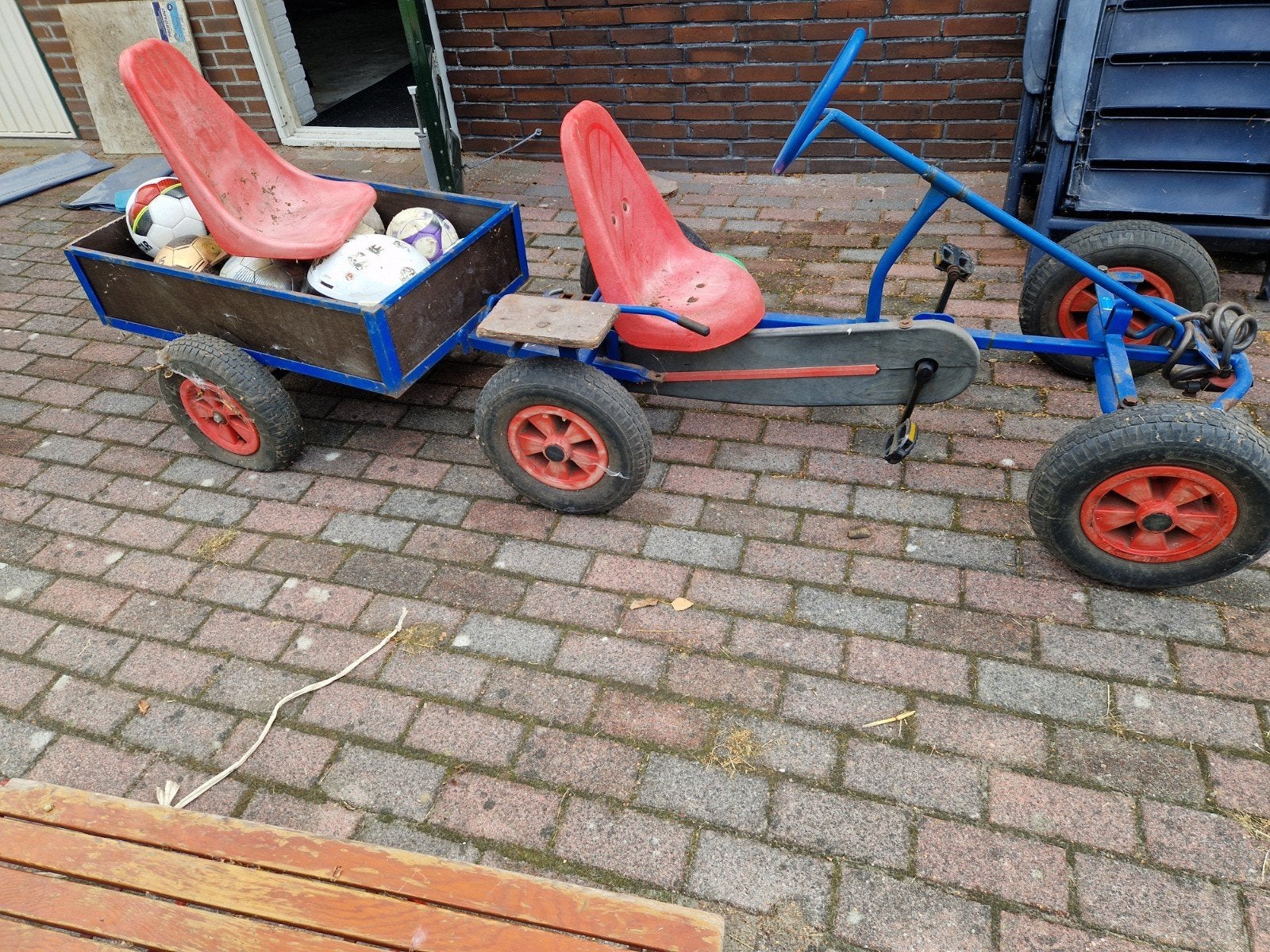 Blauwe skelter met aanhanger en duozit, Kinderen en Baby's, Speelgoed | Buiten | Skelters, Ophalen, Gebruikt, Overige merken, Duozit
