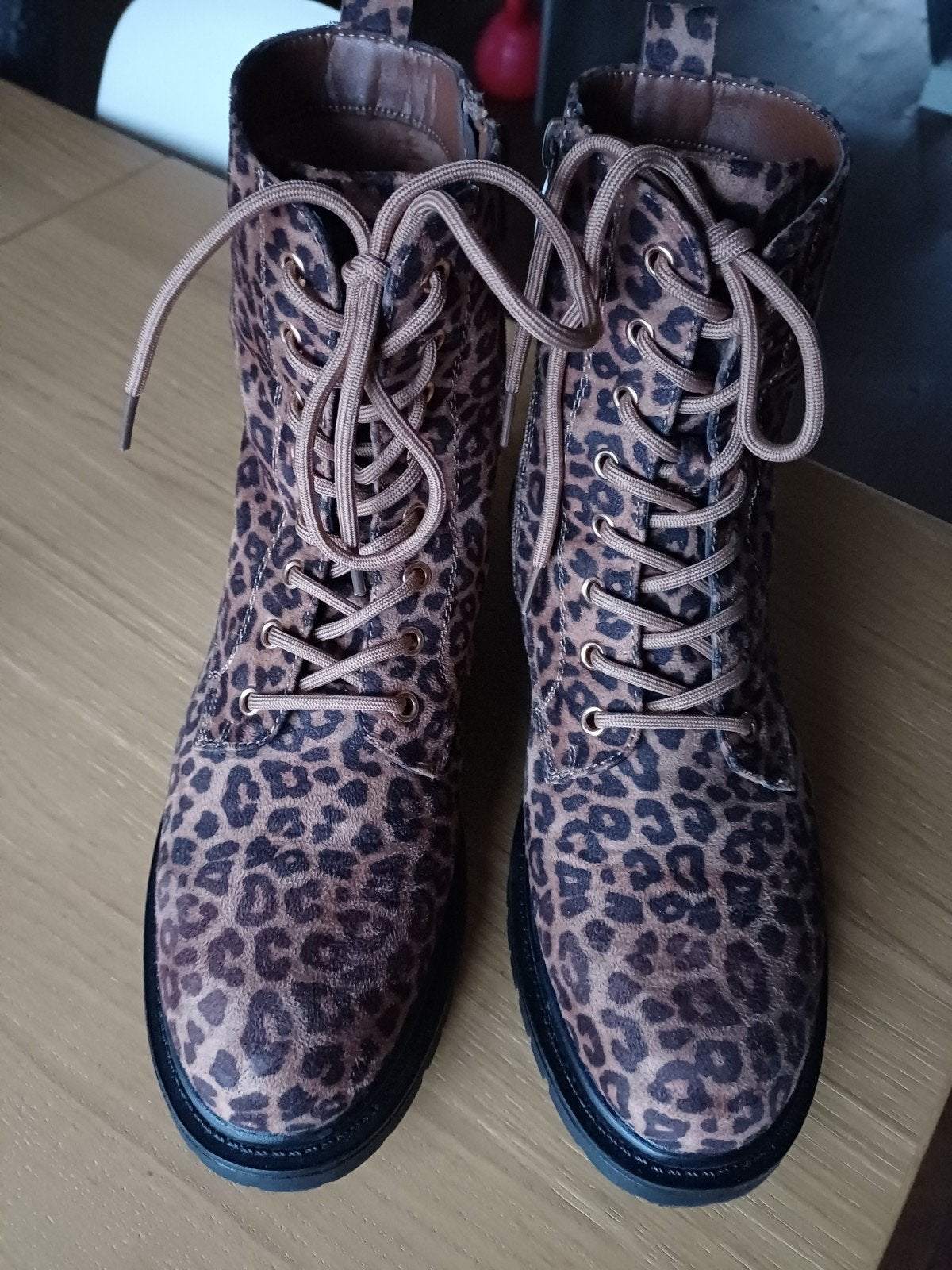 Luipaard motief enkellaarsjes mt 40 ronde neus, rits, veters, Kleding | Dames, Schoenen, Zo goed als nieuw, Ophalen of Verzenden