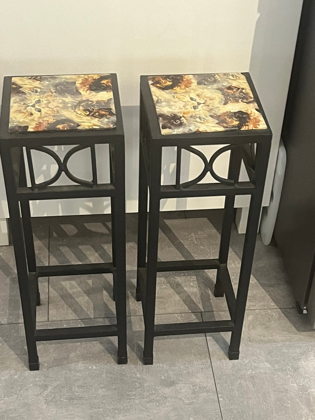 Twee Plantentafeltjes, Huis en Inrichting, Minder dan 55 cm, Gebruikt, Metaal of Aluminium, Vierkant
