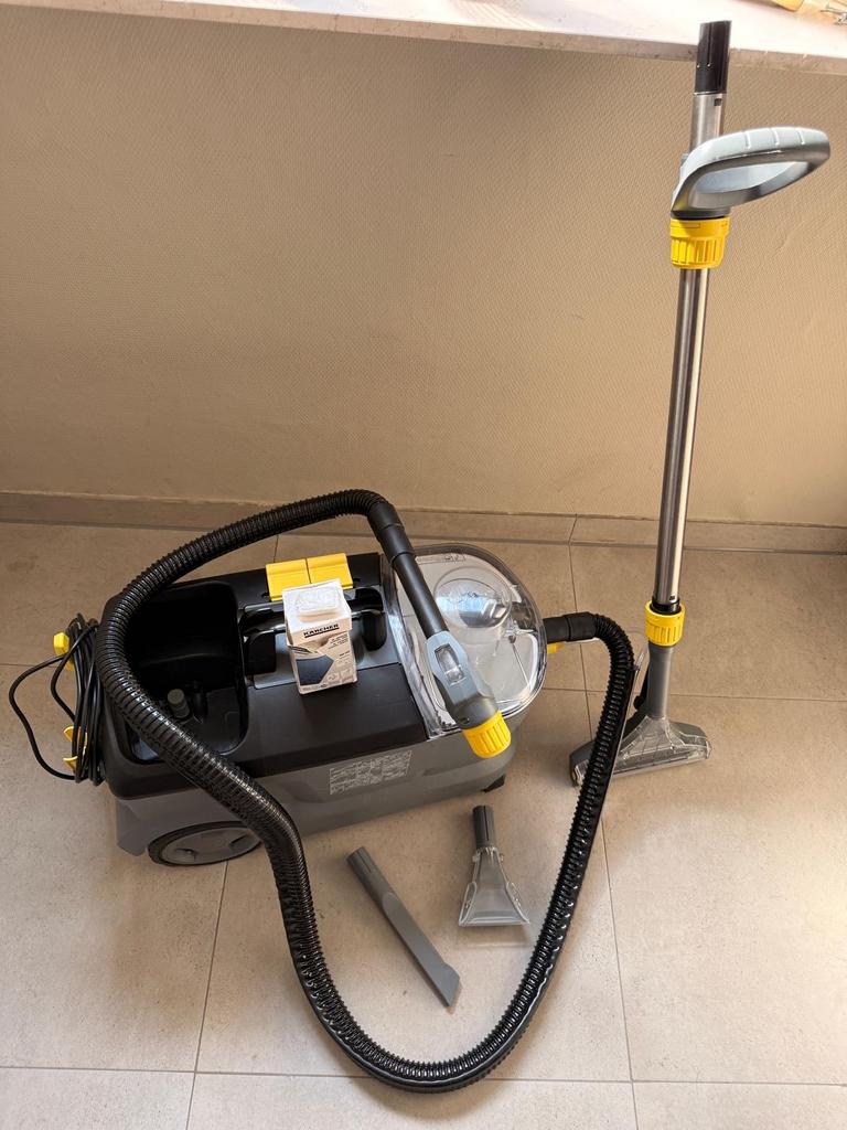 Kärcher Puzzi 10/1 - Tapijt-/Bekledingsreiniger, Witgoed en Apparatuur, Stofzuigers, Zo goed als nieuw, 1200 tot 1600 watt, Reservoir
