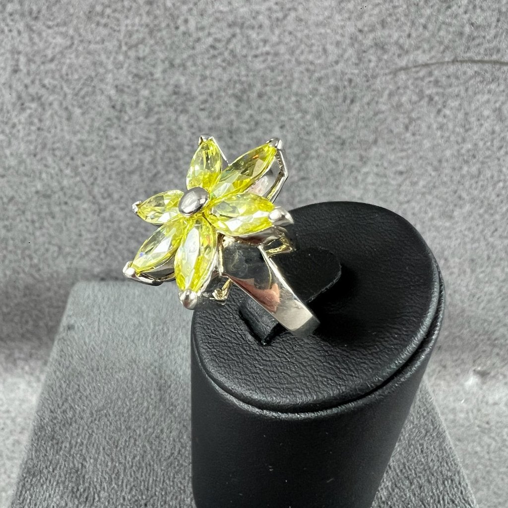 Zilveren Ring | 8,37g |ster geel groene stenen |mt18| 413897, Sieraden, Tassen en Uiterlijk, Ringen, Gebruikt, Ophalen of Verzenden