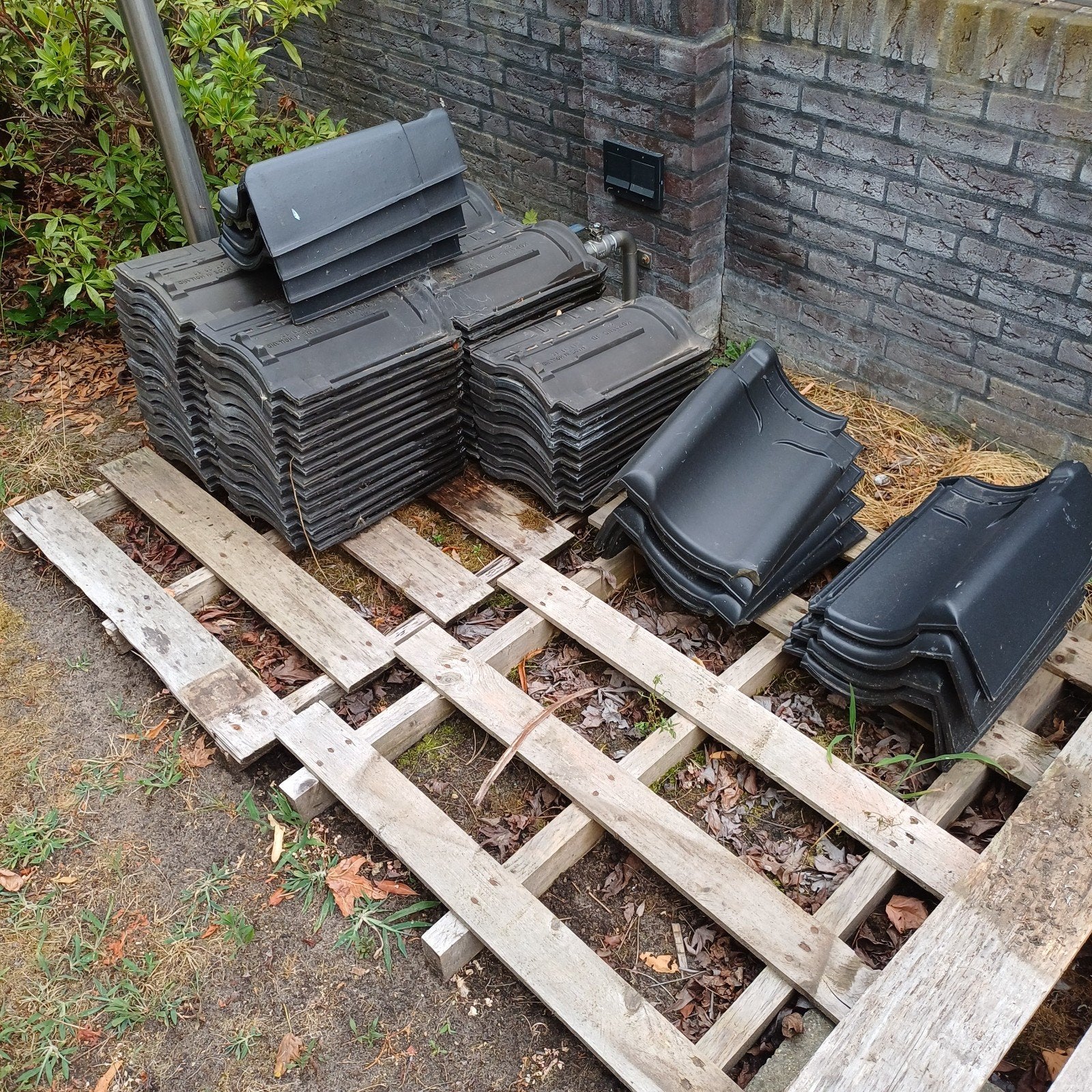 VHV zwart satinet dakpan, Doe-het-zelf en Verbouw, Dakpannen en Dakbedekking, Ophalen, Gebruikt, Steen of Klei, Zwart