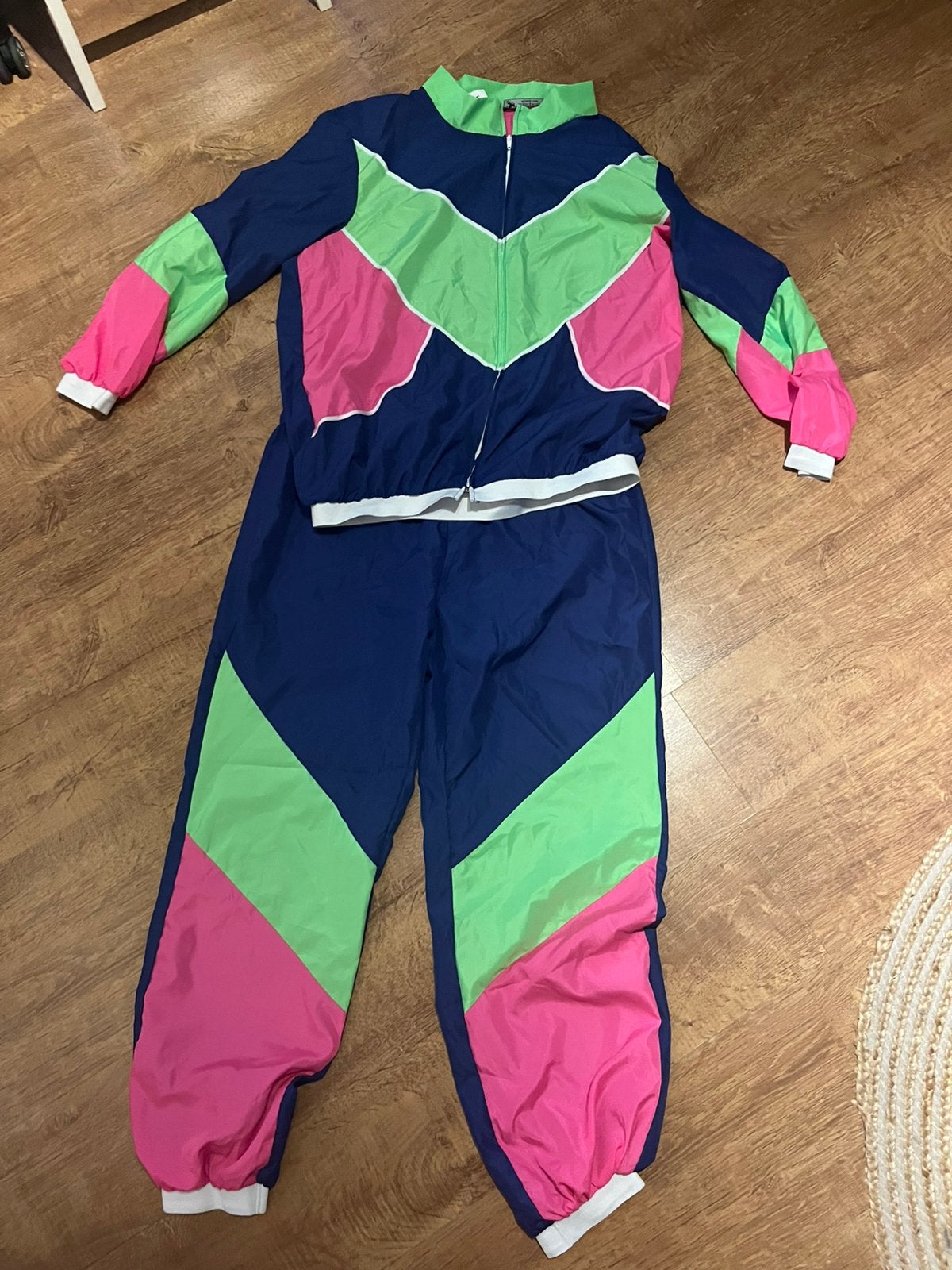 Carnavals trainingspak retro, Carnaval, Overige maten, Ophalen of Verzenden, Zo goed als nieuw