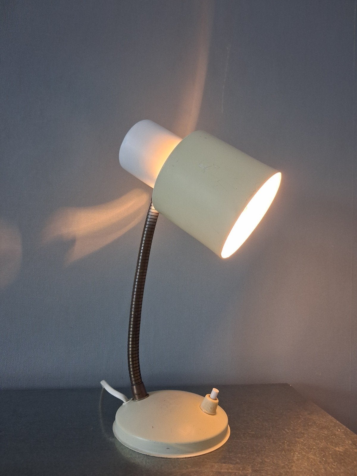 tafellampje, vintage, jaren 50/60, lichtgeel, Hala Zeist, Gebruikt, Vintage, E14 (klein), Geel