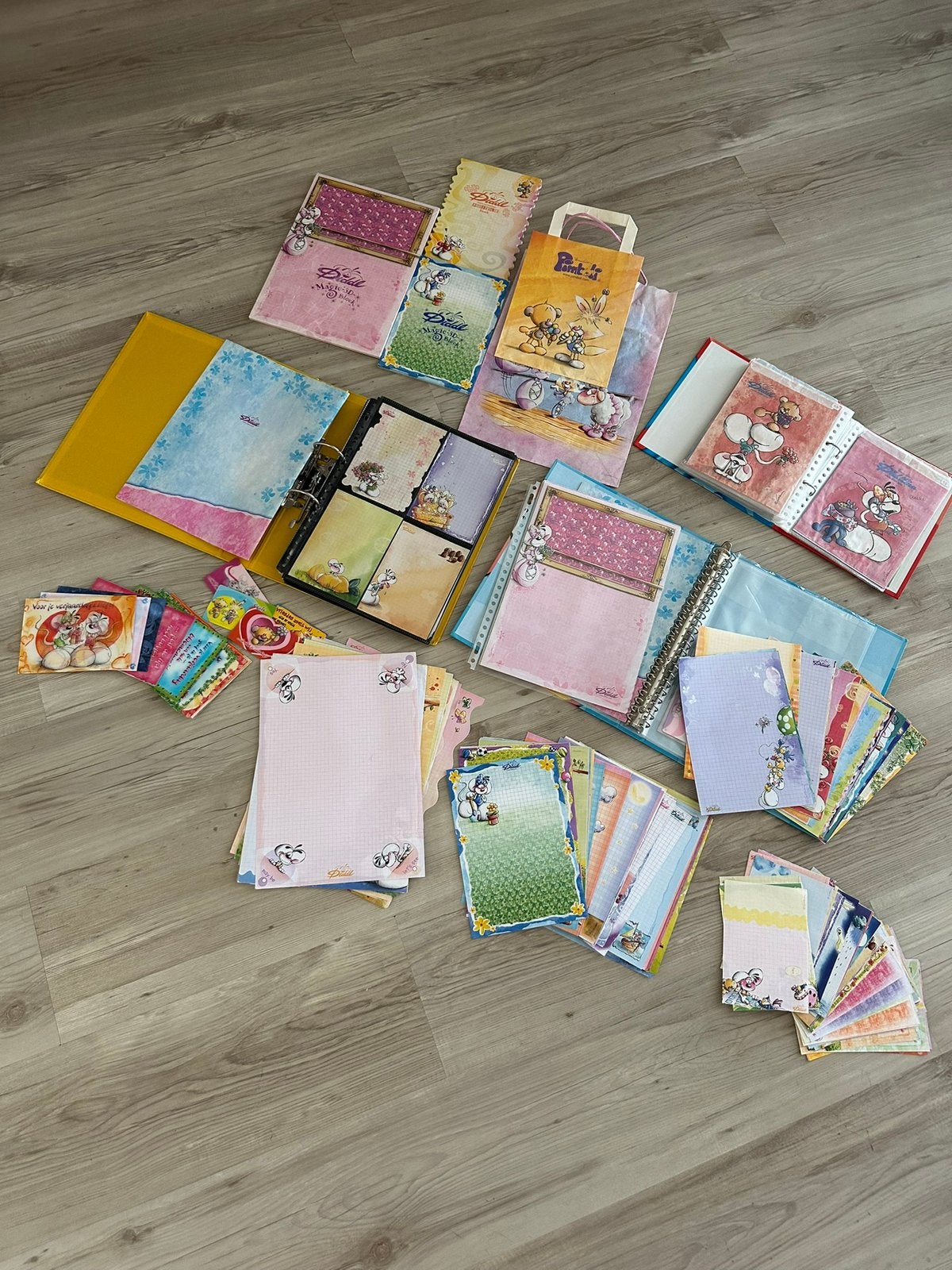 Grote Diddl verzameling: blaadjes, blokken, tasjes, kaarten, Verzamelen, Diddl, Verzenden, Diddl, Zo goed als nieuw, Papier, Kaart of Schrift