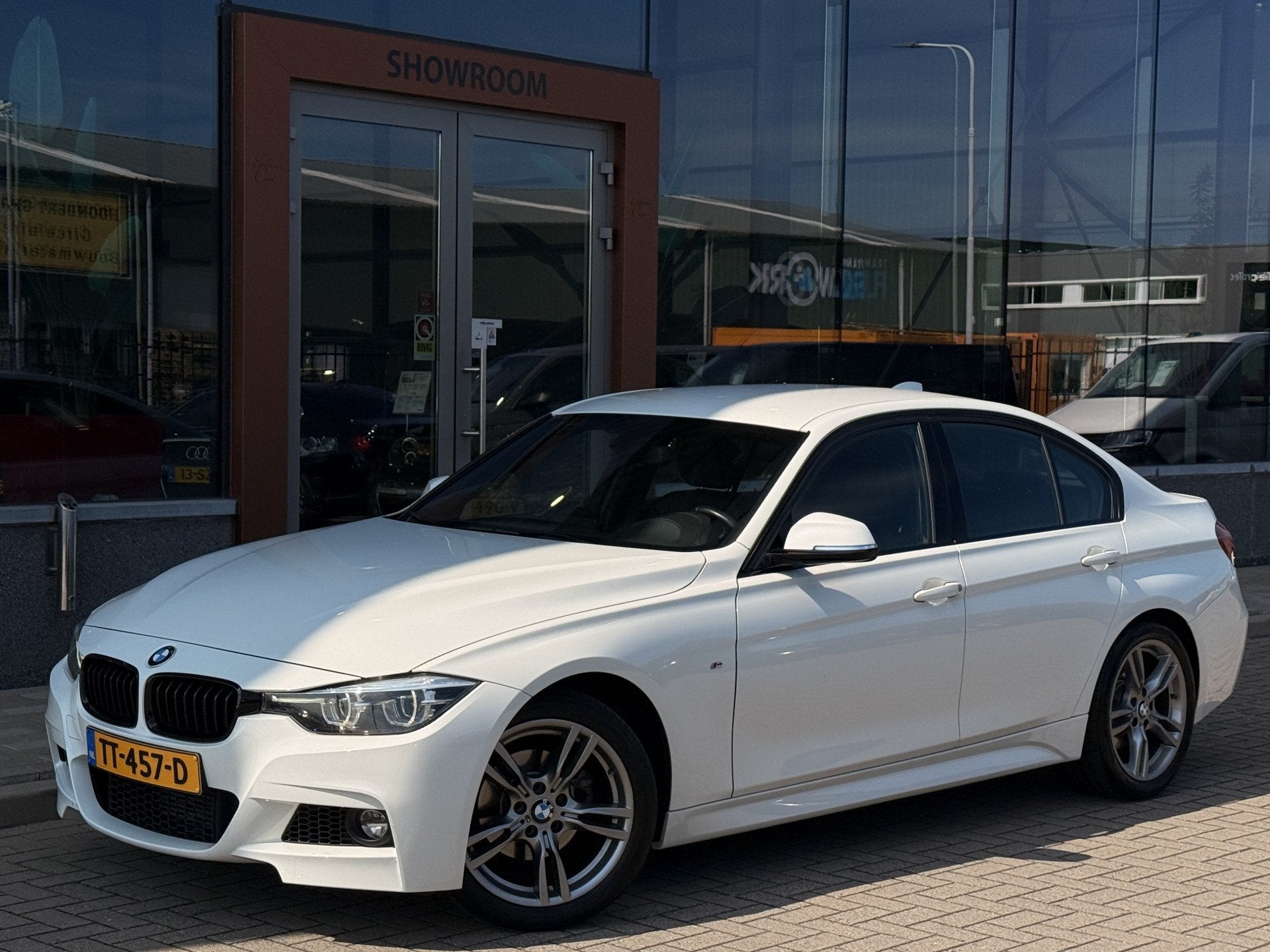 BMW 3 Serie 318i M Sport Edition | Cruise | Leder | Stoelver, Auto's, Automaat, Gebruikt, Wit, 3 cilinders