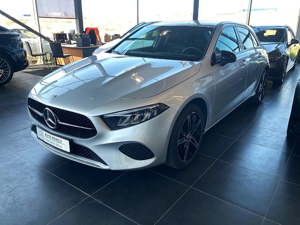 Mercedes-Benz A-Klasse A 250 e  Memo/keyles/DDH Distro/2024, Dealer onderhouden, 163 pk, Plug-in hybride, Bedrijf