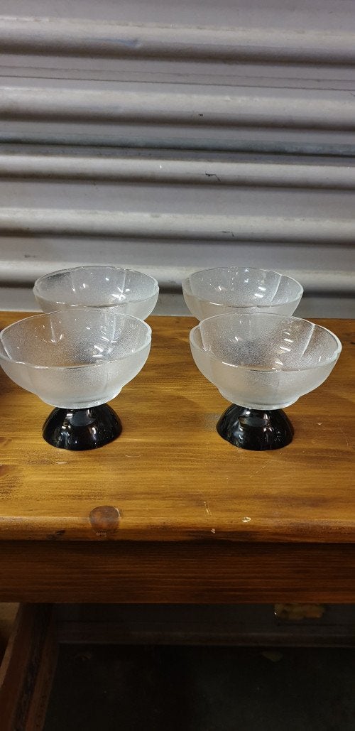 dessert vschaaltjes vintage van glas zwarte voet, Ophalen of Verzenden, 'T Olde Gre-j, Info@toldegrej.nl, Endepoelstraat 20f Didam