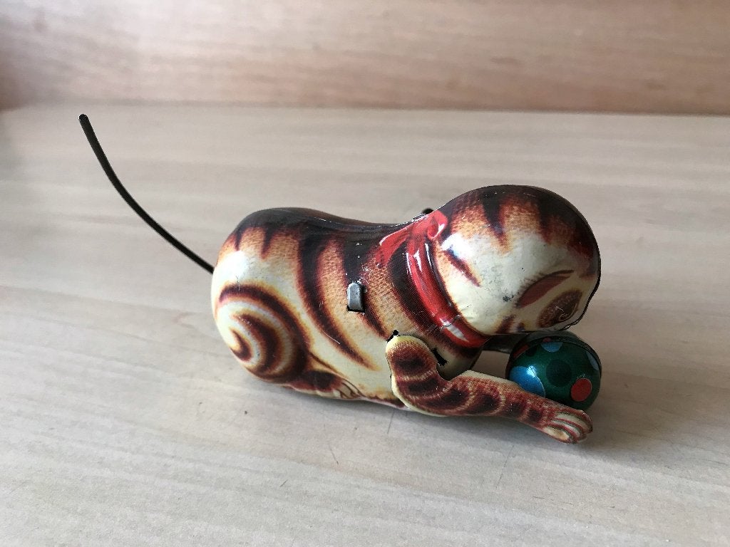 Vintage Opwind Poes Kat Kitten met Bal Blik 9 cm, Verzamelen, Ophalen of Verzenden