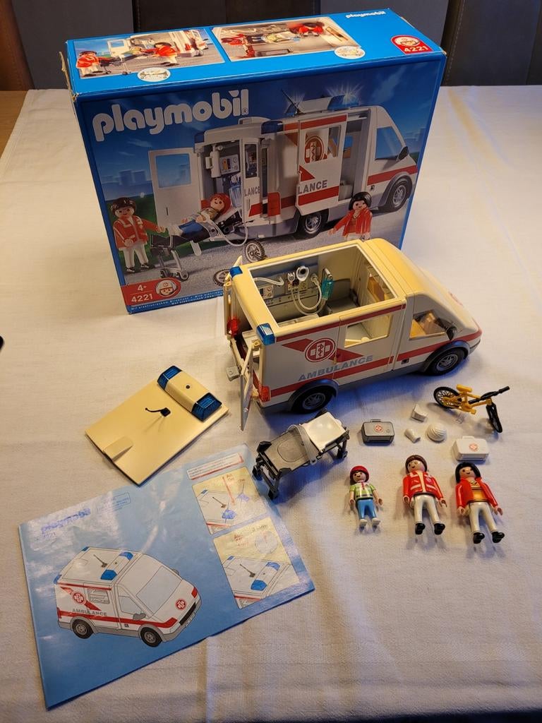 Te koop playmobil ambulance, ziekenhuiskamer en politie., Kinderen en Baby's, Speelgoed | Playmobil, Ophalen of Verzenden, Gebruikt