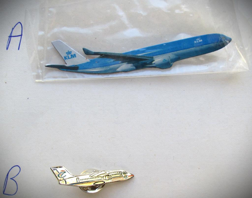 KLM Boeing 777-200~Eurowings Vliegtuig pin~8cm in cellofaan, Verzamelen, Ophalen of Verzenden, Nieuw, Overige typen