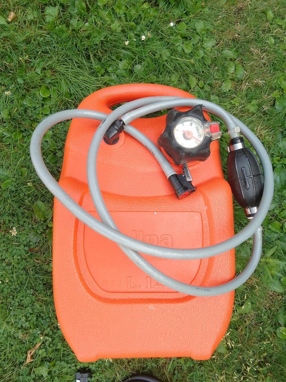 Alpa 12L brandstoftank met slang en meter, Watersport en Boten, Accessoires en Onderhoud, Ophalen, Gebruikt, Motor en Techniek