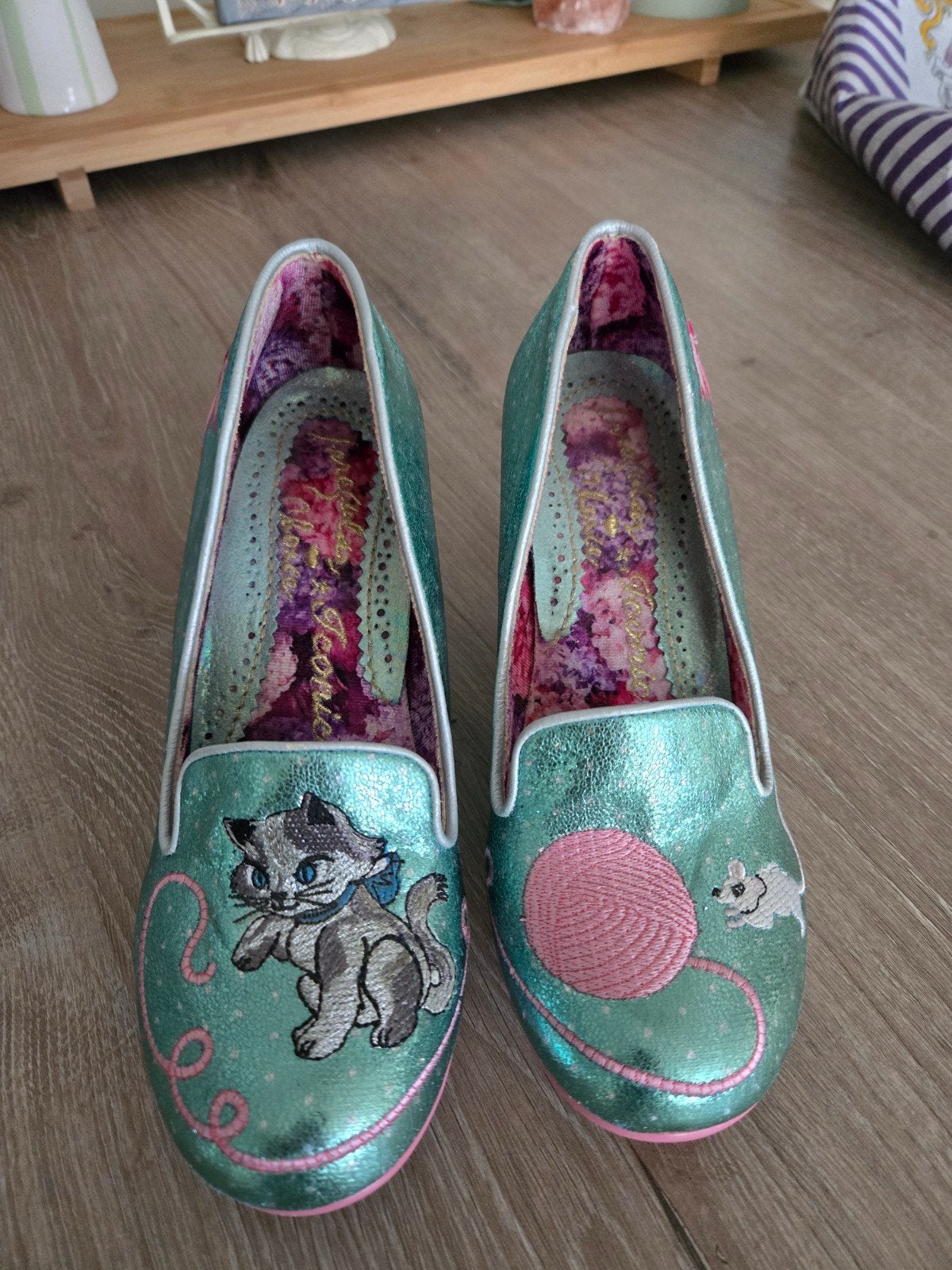 Irregular Choice pumps - Cinderella kat & Muis - Maat 37, Kleding | Dames, Pumps, Ophalen of Verzenden, Zo goed als nieuw, Groen