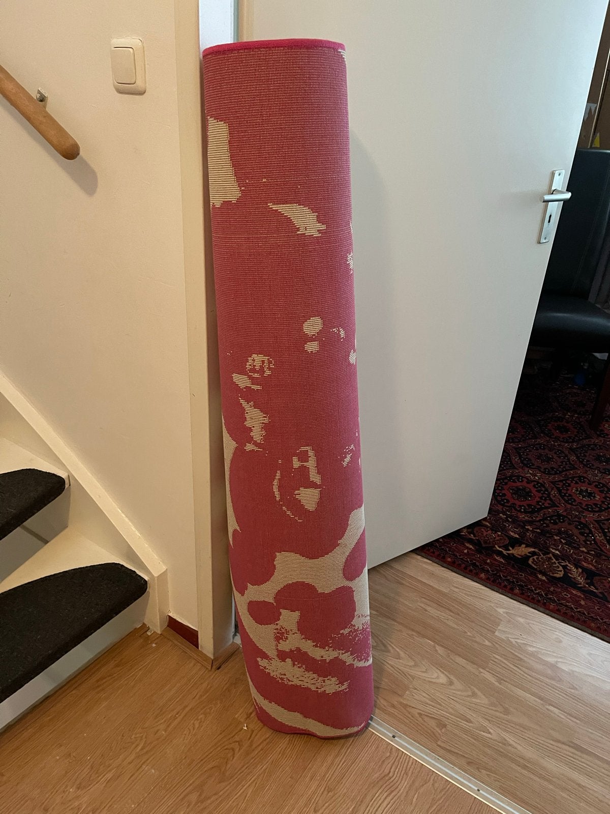 Vrolijk roze vloerkleed met abstract patroon, Gebruikt, 100 tot 150 cm, Ophalen of Verzenden, Roze