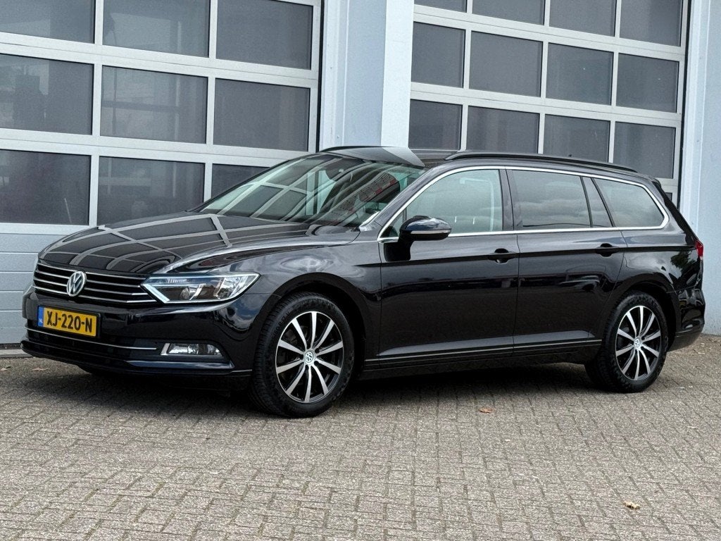 Volkswagen PASSAT 1.4 TSI 150PK Comfortline 6-Bak Navi Pdc T, Auto's, Voorwielaandrijving, Gebruikt, Euro 6, 4 cilinders