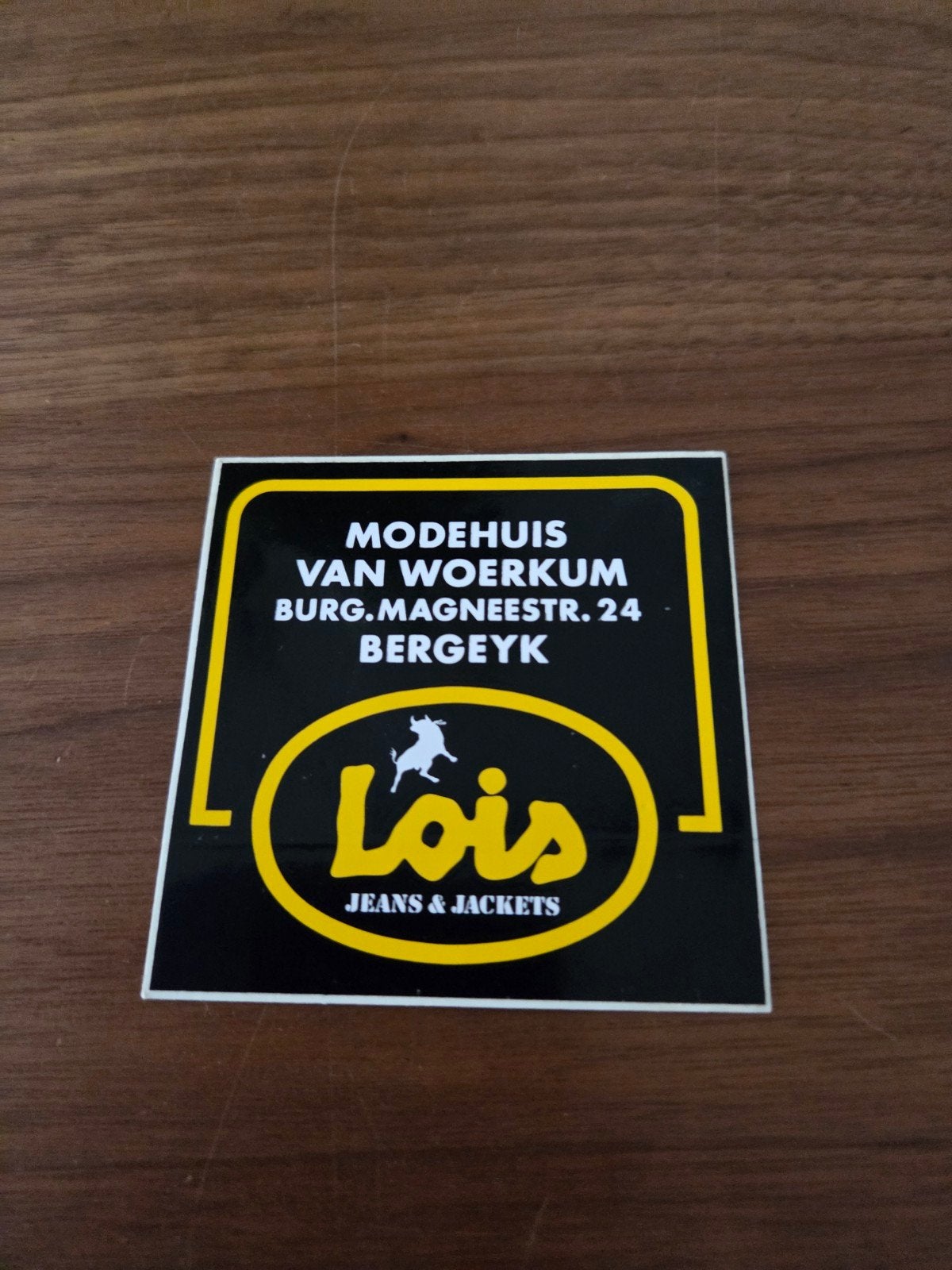 12094 Vintage Lois Jeans & Jackets Sticker - Modehuis van Wo, Verzamelen, Ophalen of Verzenden, Zo goed als nieuw, Merk