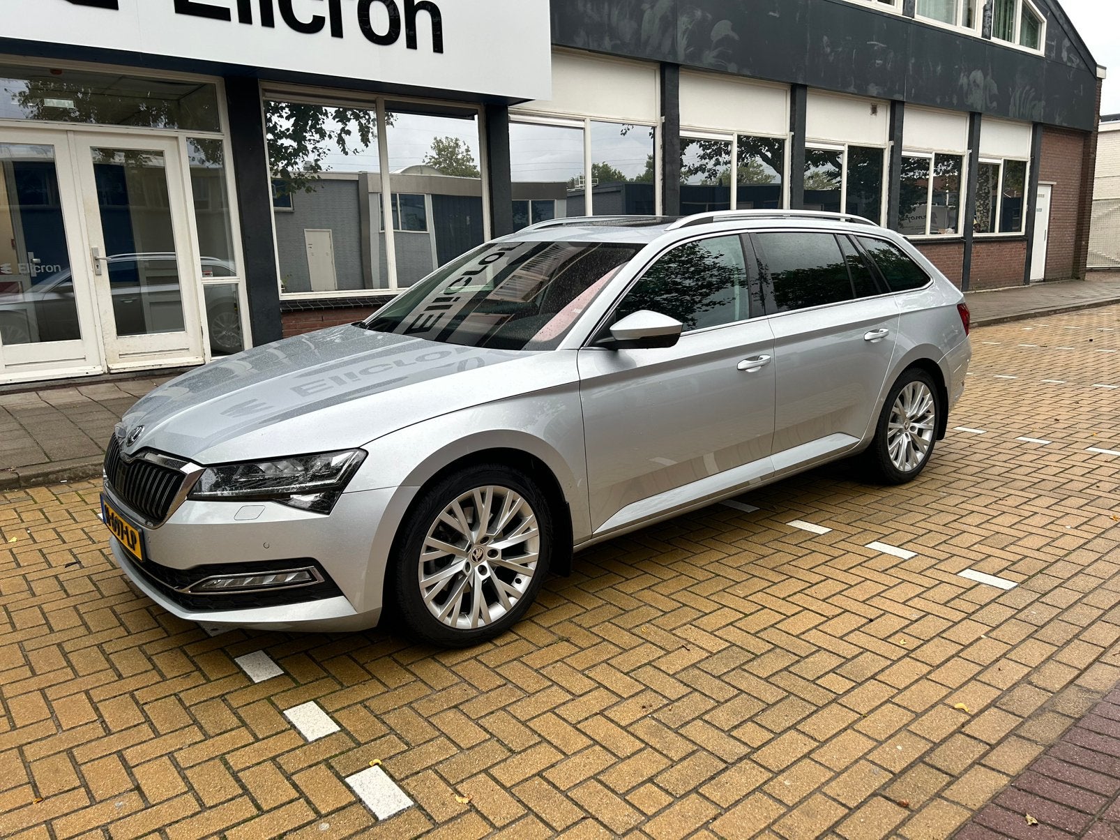 Skoda Superb 1.5 TSI Greentech ACT 150pk Dsg-7 2020 Grijs, Dealer onderhouden, 1498 cc, 4 cilinders, Leder en Stof