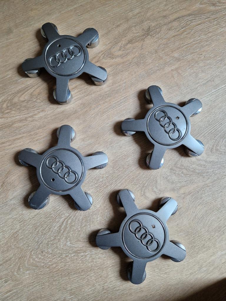 Originele Audi Naafkappen - Set van 4, Auto diversen, Wieldoppen, Ophalen of Verzenden, Gebruikt