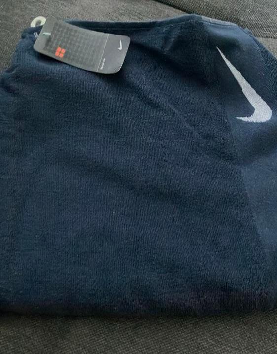 Nieuw nike handdoek 70x140cm donker blauw, Ophalen of Verzenden, Zo goed als nieuw, Blauw, Handdoek
