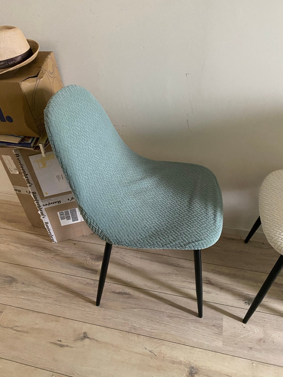 Set van 2 Eetkamerstoelen - Twee met hoes, één zonder, Ophalen, Gebruikt, Twee, Overige kleuren