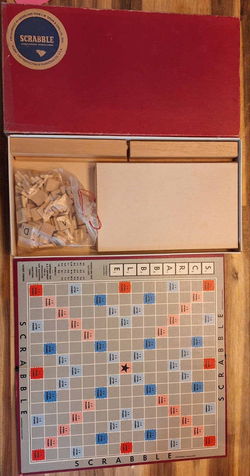 Vintage Scrabble spel met houten letters, Drie of vier spelers, Ophalen of Verzenden, Gebruikt, J.W. Spear & Sons Ltd.