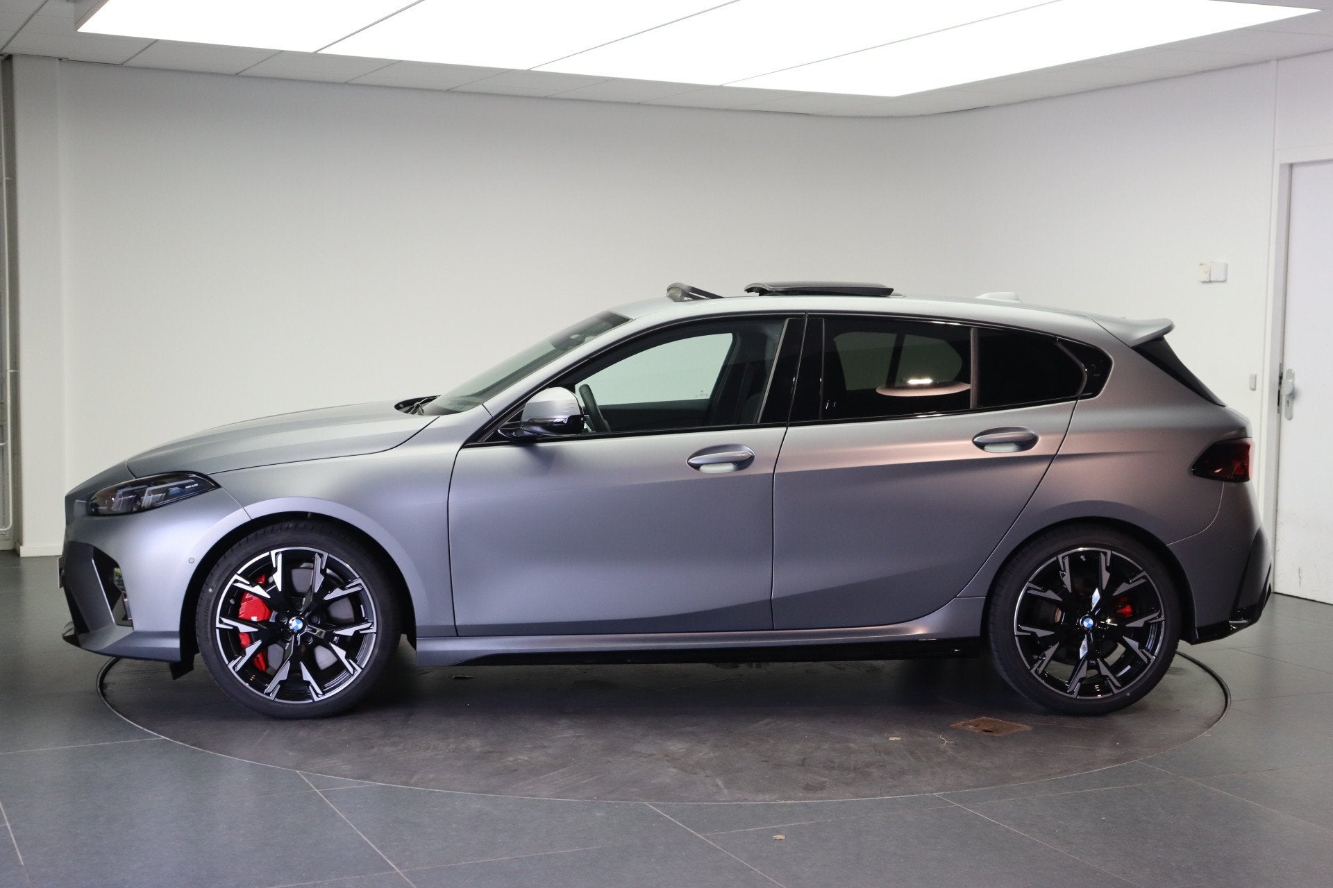 BMW 1 Serie 120 M Sport Automaat / Panoramadak / Sportstoele, Auto's, Gebruikt, 156 pk, Met garantie (alle), Bedrijf