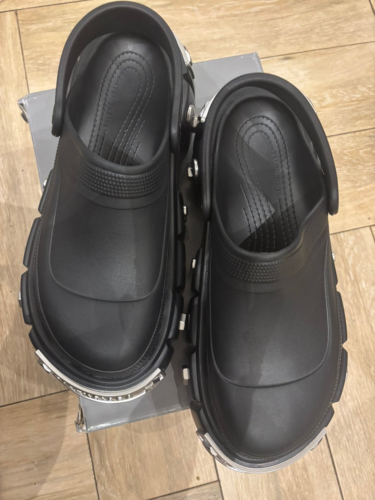 Balenciaga crocs mt 43, Ophalen of Verzenden, Zo goed als nieuw, Zwart