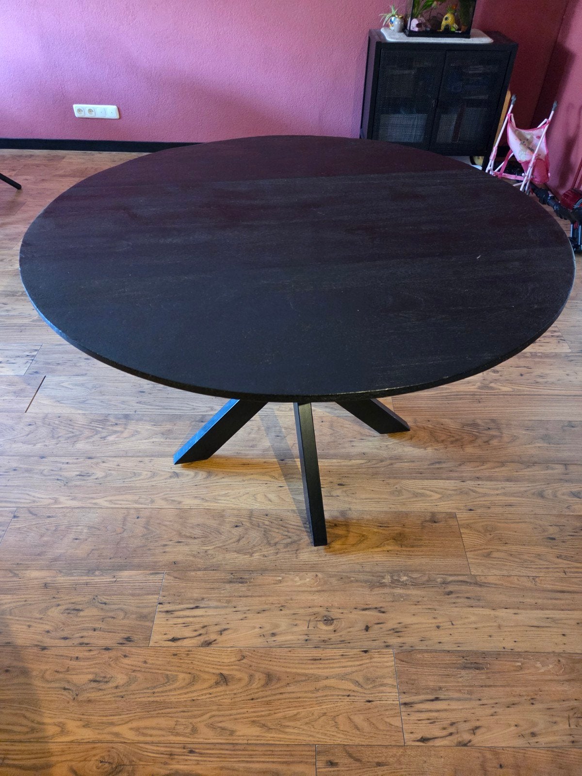 zwarte ronde tafel, Ophalen, Rond, Vier personen, 100 tot 150 cm