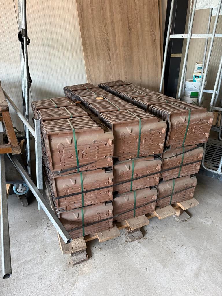 1 pallet dakpannen, Doe-het-zelf en Verbouw, Dakpannen en Dakbedekking, Ophalen, Gebruikt, Steen of Klei, 15 m² of meer