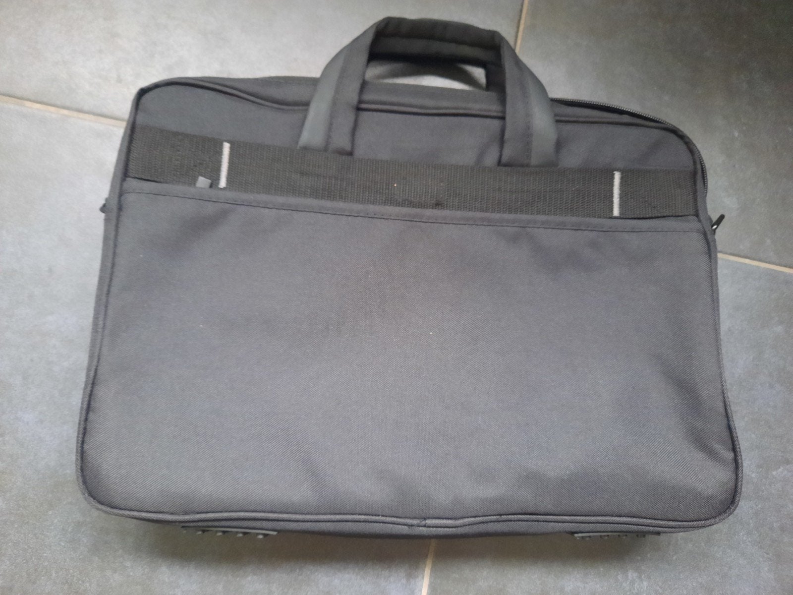 HP Laptoptas - Zwart - 15 inch € 7,50, Gevoerd laptopvak, 15 inch, HP, Aktetas