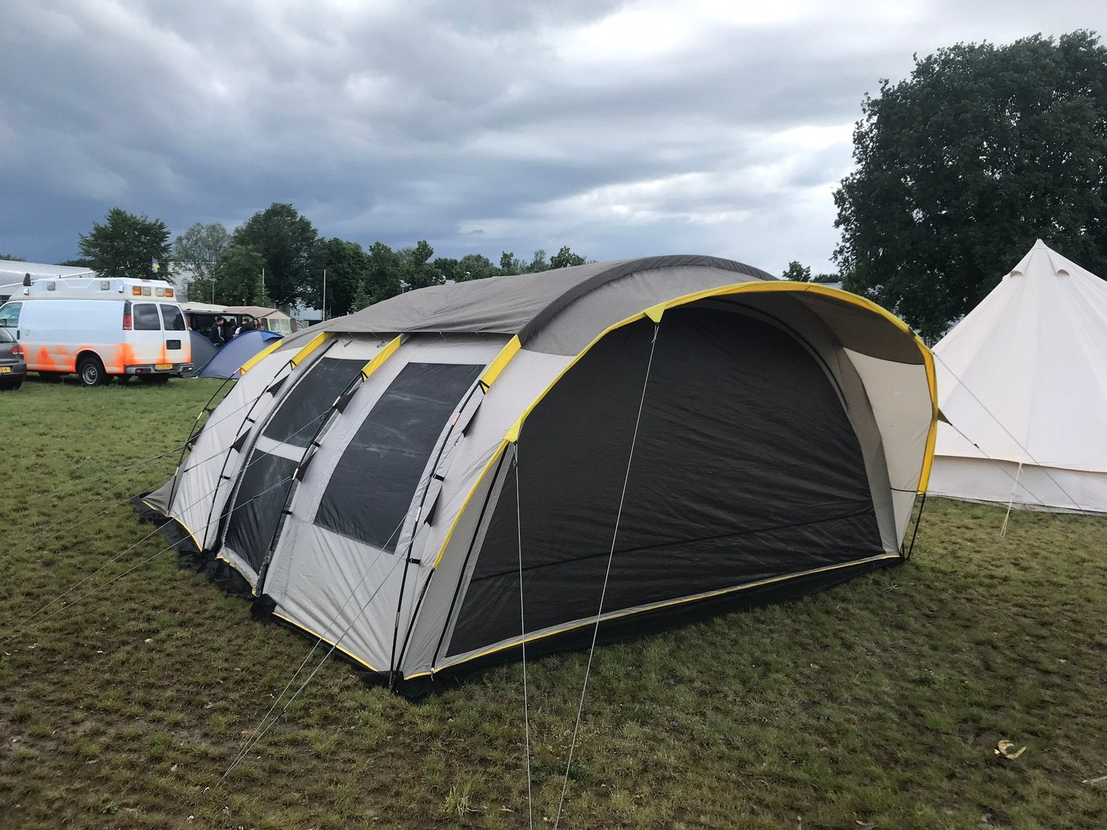 Ruime tunneltent - 4/5 persoons - Ideaal voor festivals, Ophalen, Gebruikt, Tot en met 5