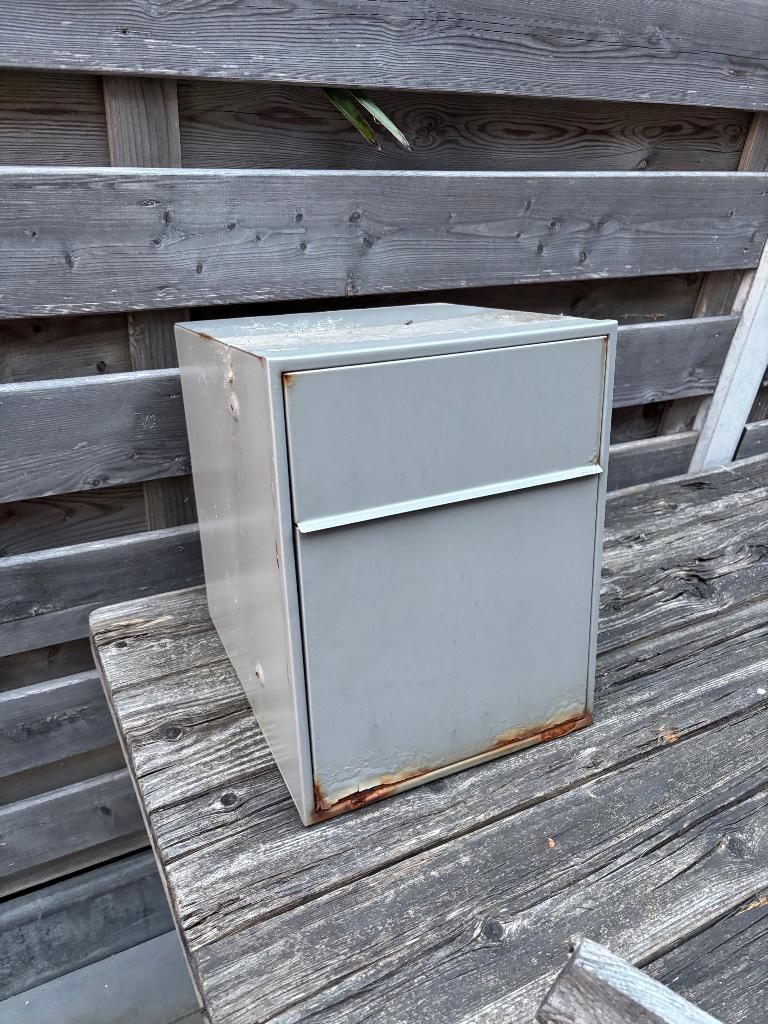 Brievenbus - TEAB, Tuin en Terras, Brievenbussen, Ophalen, Gebruikt, IJzer