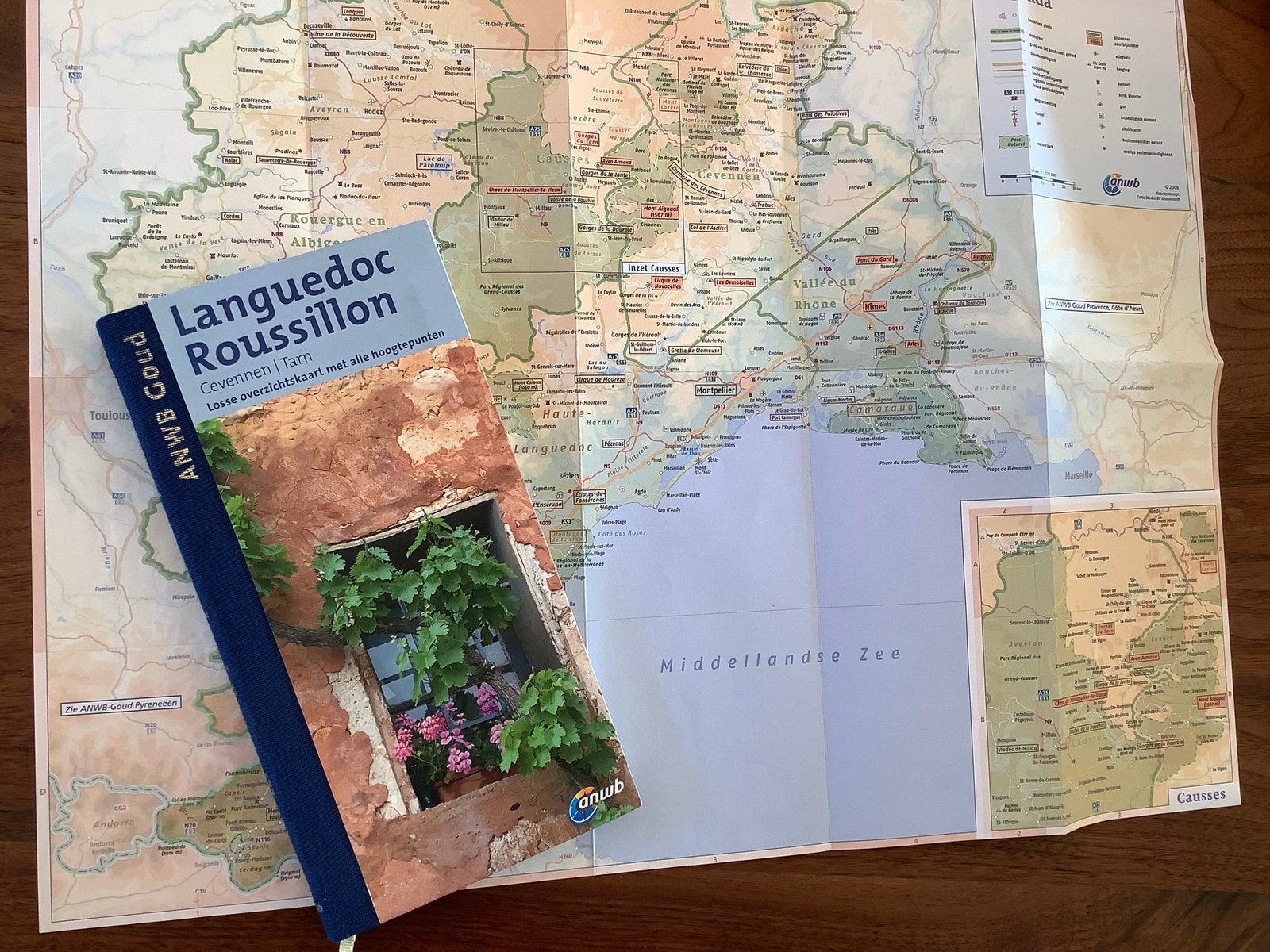 Languedoc-Roussillon Frankrijk 302pg ANWB GOUD reisgids +krt, Ophalen of Verzenden, Europa, Reisgids of -boek, ANWB