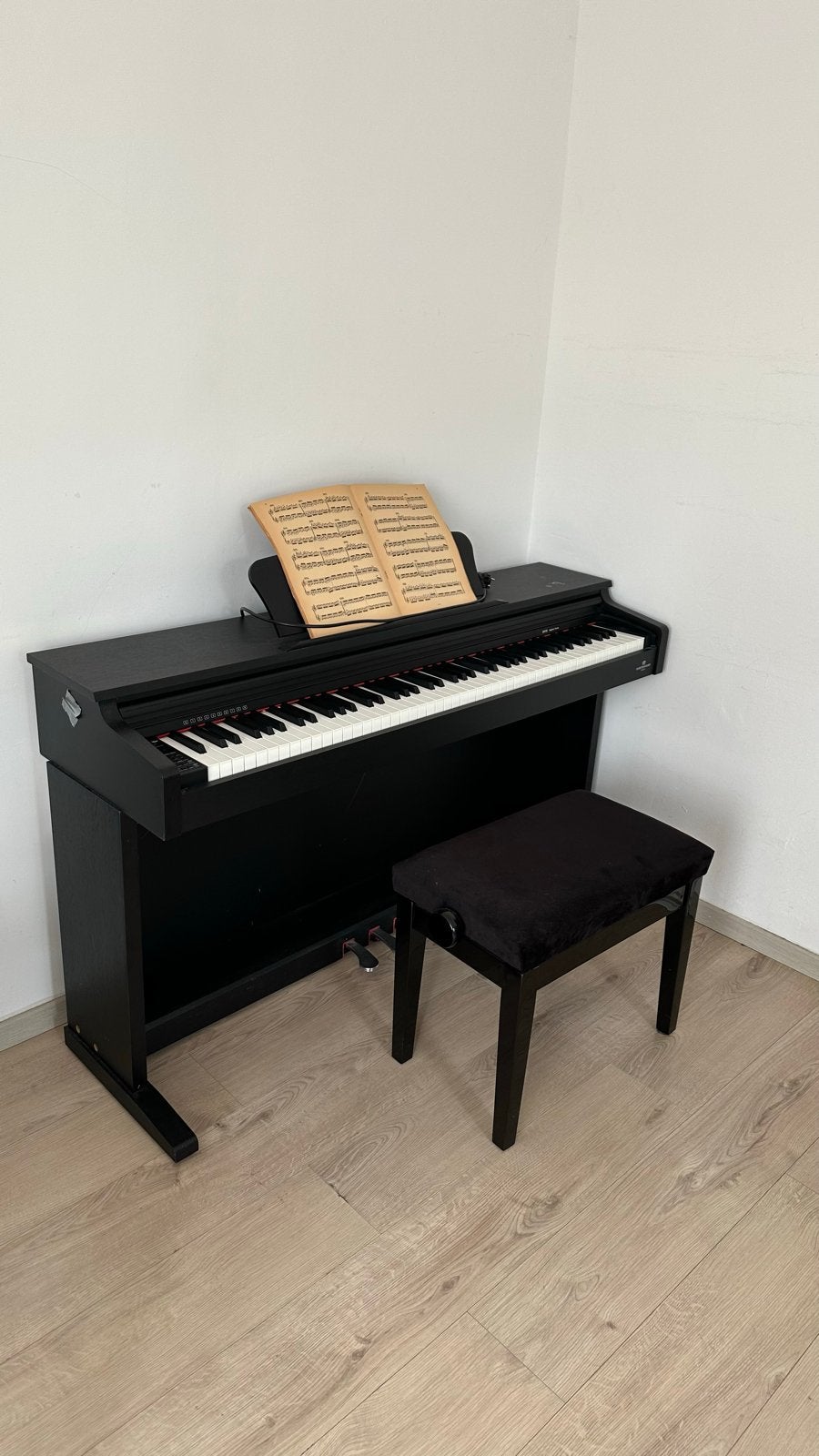 Digitale piano van Oostendorp Muziek met kruk, Muziek en Instrumenten, Ophalen, Gebruikt, Zwart, Digitaal