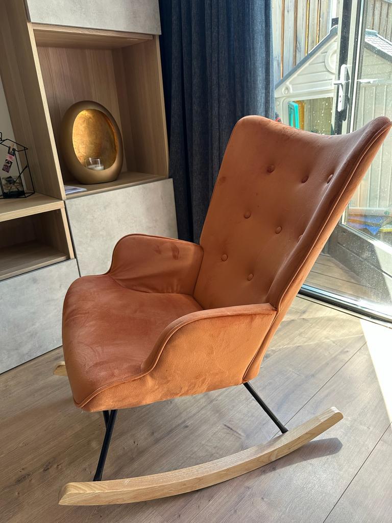 Aemely Schommelstoel Velvet – Roestbruin – In topstaat!, Ophalen, 75 tot 100 cm, Zo goed als nieuw, Stof