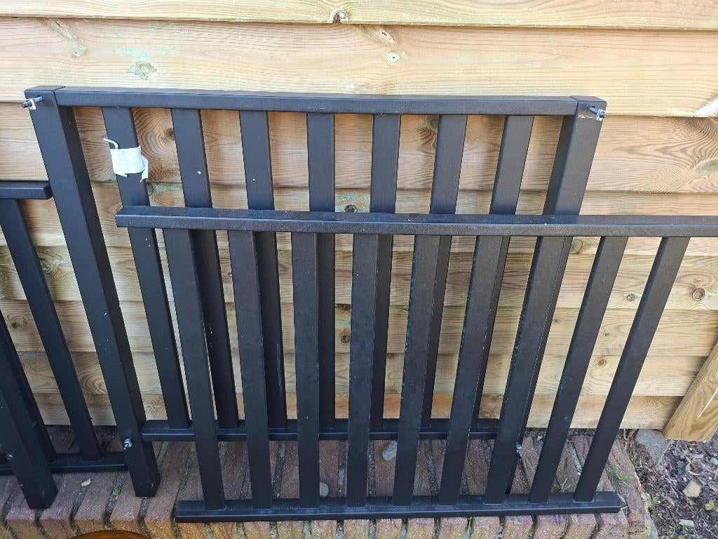 Te koop: Zwarte TMF box (Model Fleur), Ophalen, Nieuw, Vierkant, In hoogte verstelbaar