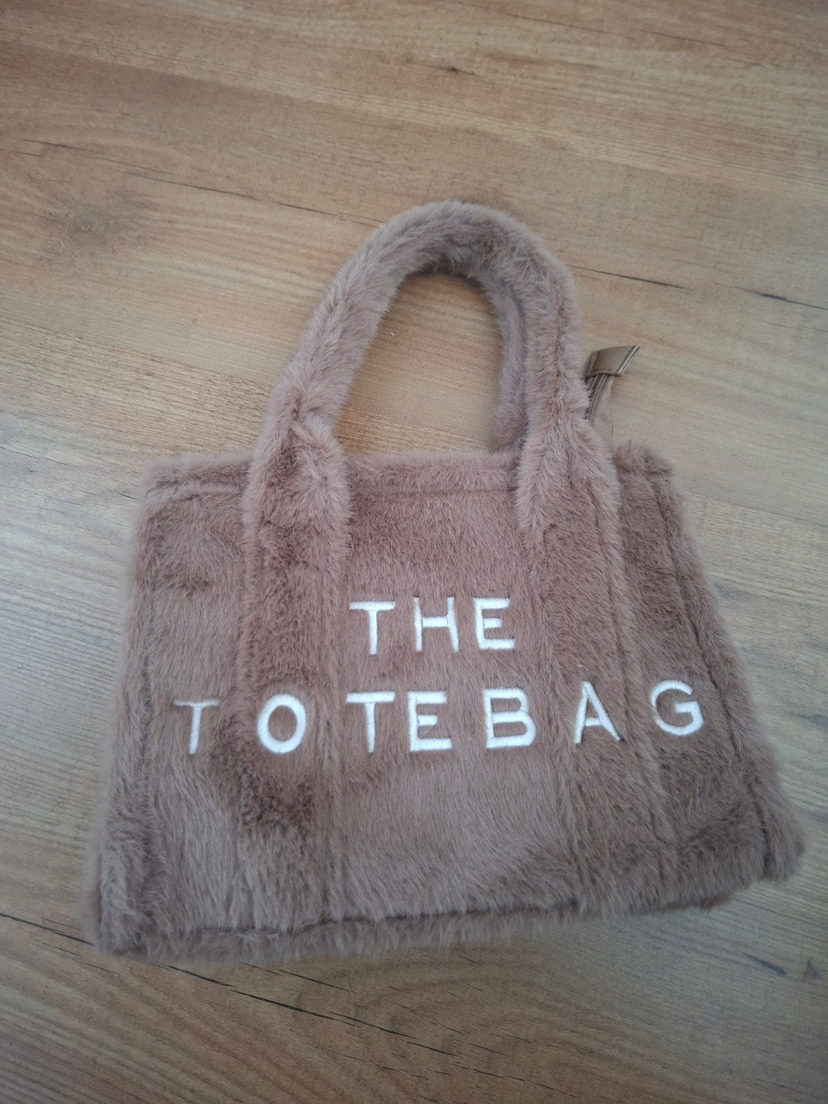 Leuke nieuwe fluffy Tote Bag, Sieraden, Tassen en Uiterlijk, Tassen | Damestassen, Ophalen of Verzenden, Nieuw, Bruin, Shopper