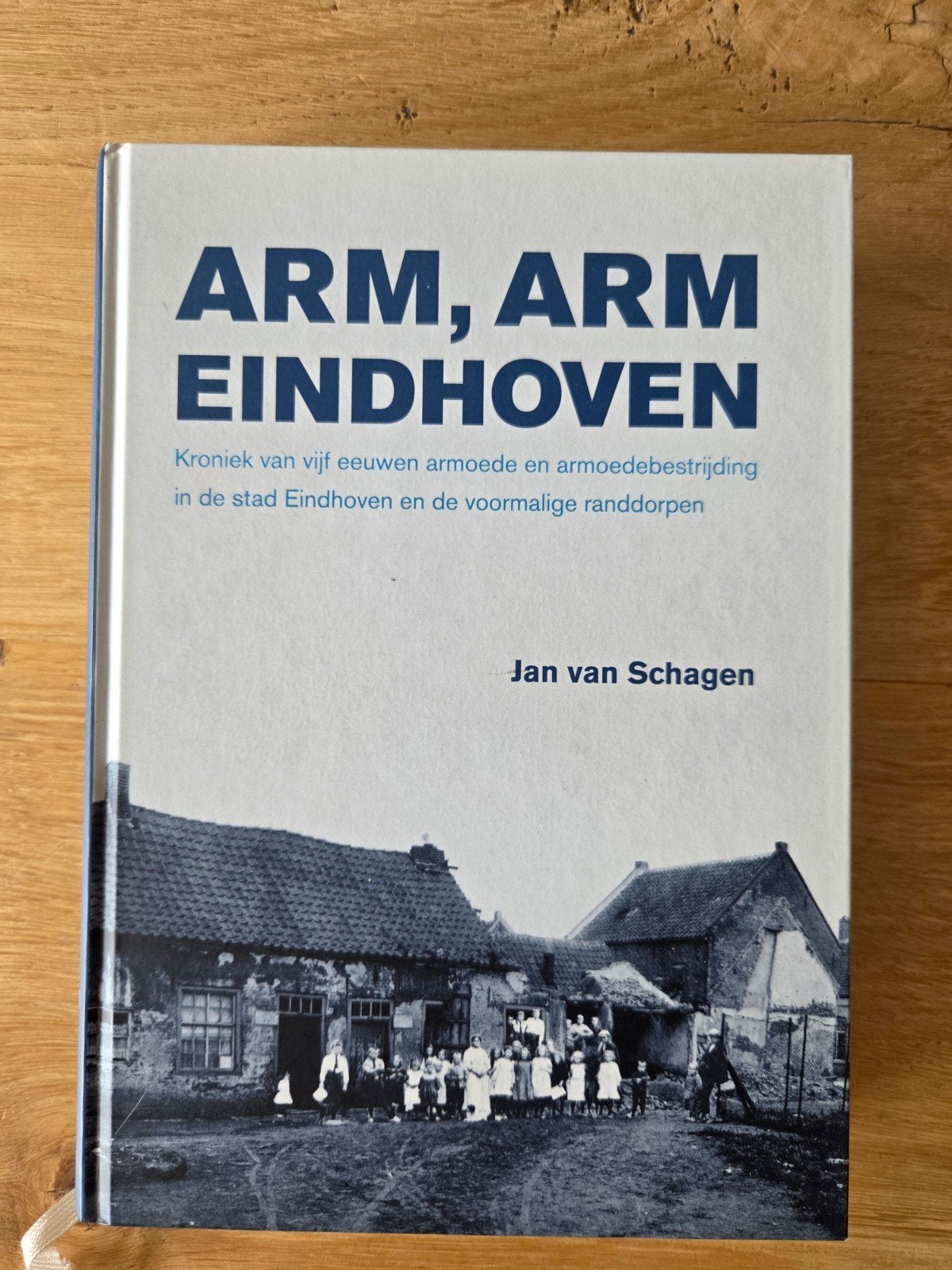 Arm, Arm Eindhoven - Kroniek van vijf eeuwen armoede, Boeken, Geschiedenis | Stad en Regio, Ophalen of Verzenden, 20e eeuw of later