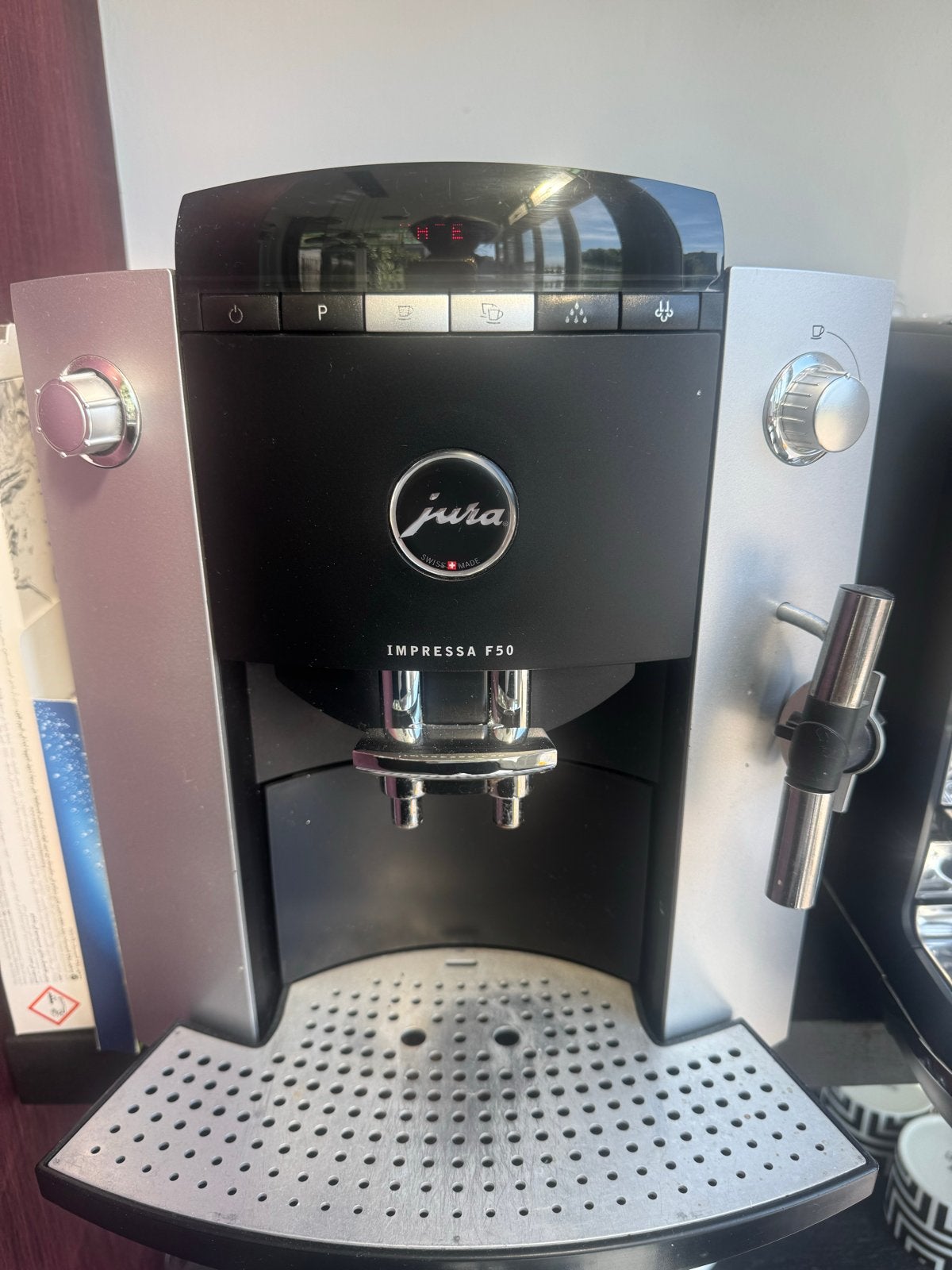 Jura Impressa F50 Espresso Apparaat - Goede Staat, Witgoed en Apparatuur, Koffiezetapparaten, Ophalen, Afneembaar waterreservoir