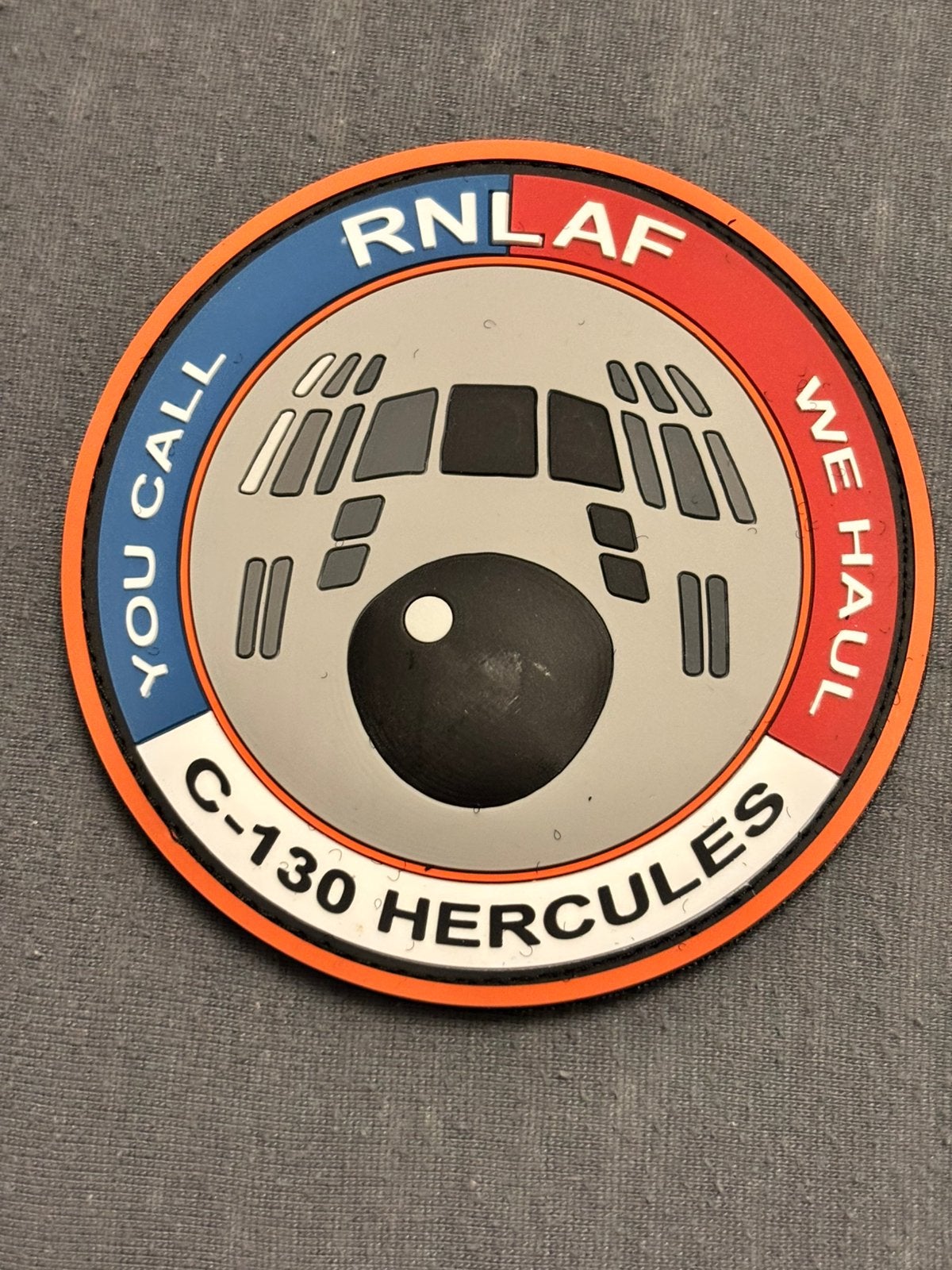 Pvc embleem RNLAF C-130 Hercules you call we hall, Verzenden, Luchtmacht, Nederland, Embleem of Badge