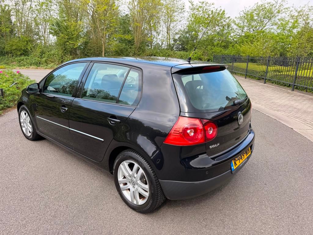 Volkswagen Hatchback 1.6 COMFORTLINE AUTOMAAT AIRCO LM VELGE, Stof, Gebruikt, 4 cilinders, Zwart